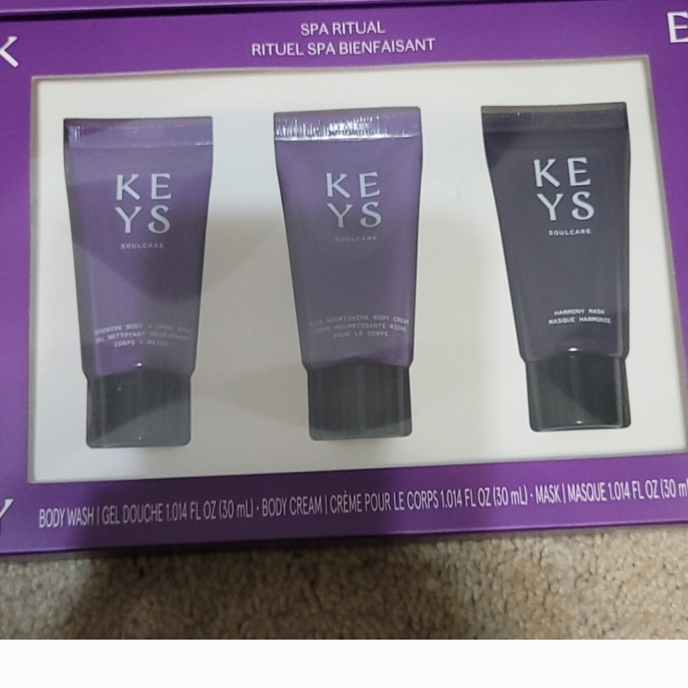 BNWT KEYS SPA RITUAL SET